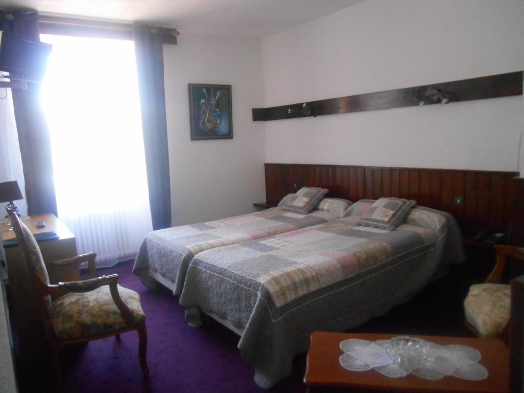 L'Echo Et L'Abbaye Bed and Breakfast La Chaise-Dieu Rum bild